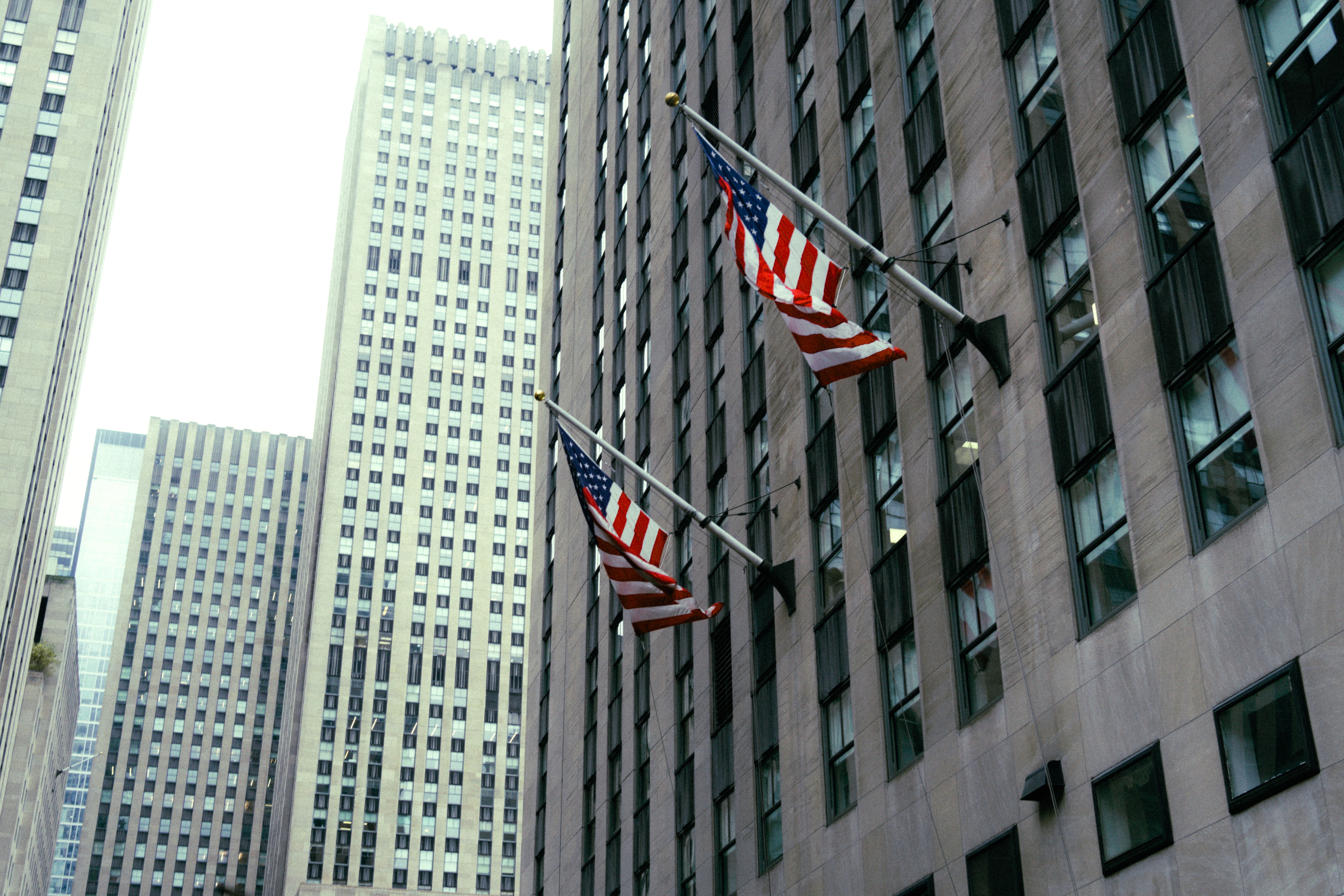 New York’s Wealthy Elite in the 1980s main image